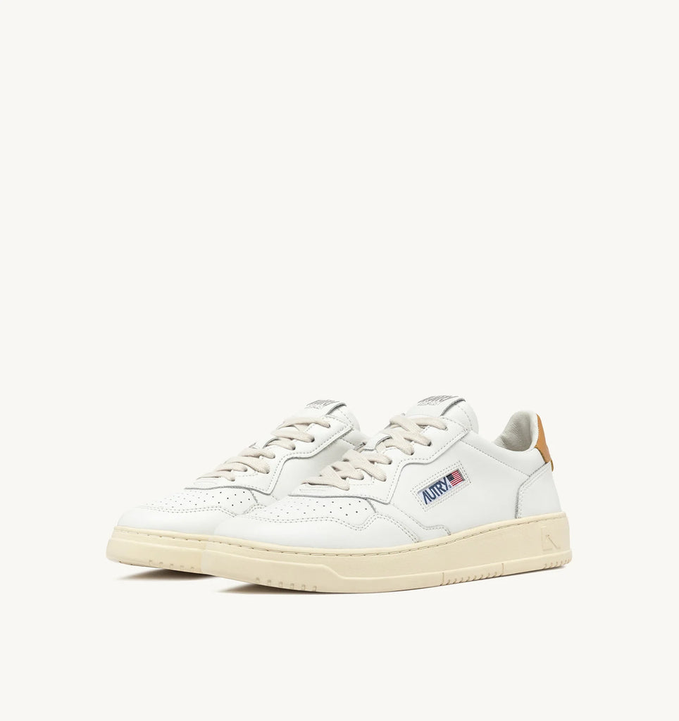 AUTRY Sneakers Medalist Low In Pelle Bianca e Sabbia