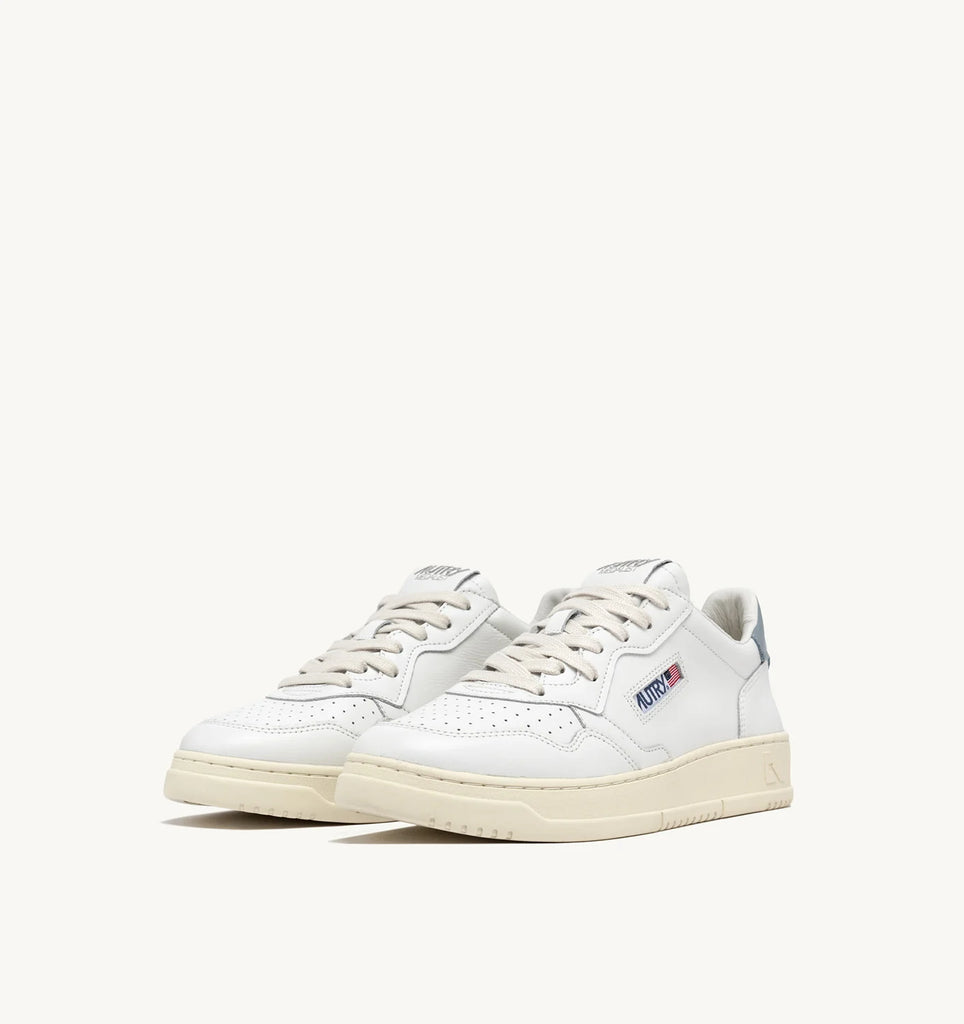 AUTRY Sneakers Medalist Low In Pelle Bianca e Celeste