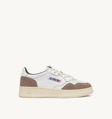 AUTRY Sneakers Medalist Low in Pelle Bianca e Suede Tabacco