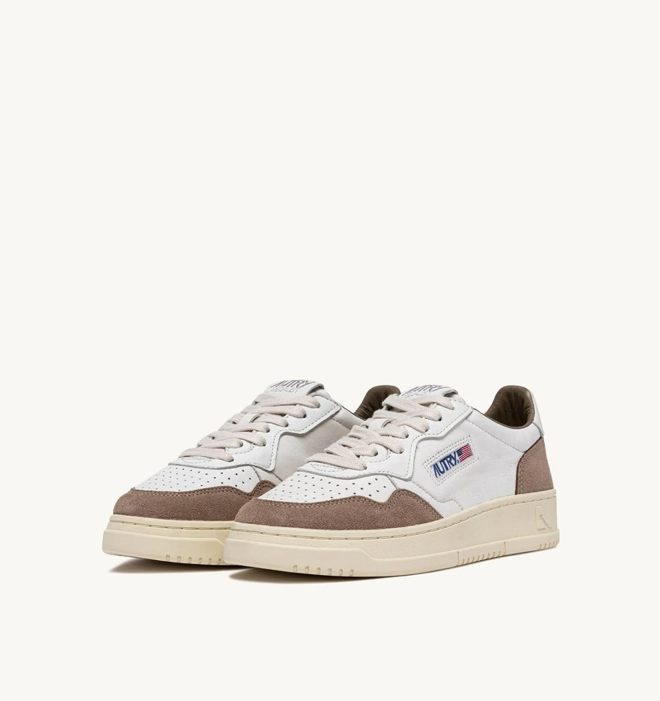 AUTRY Sneakers Medalist Low in Pelle Bianca e Suede Tabacco