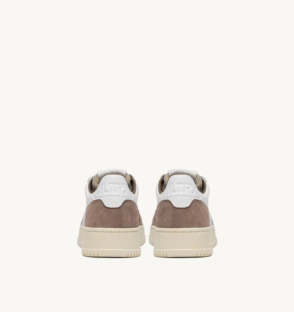 AUTRY Sneakers Medalist Low in Pelle Bianca e Suede Tabacco