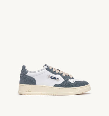AUTRY Sneakers Medalist Low In Pelle Bianca e dettagli Strass Grigio