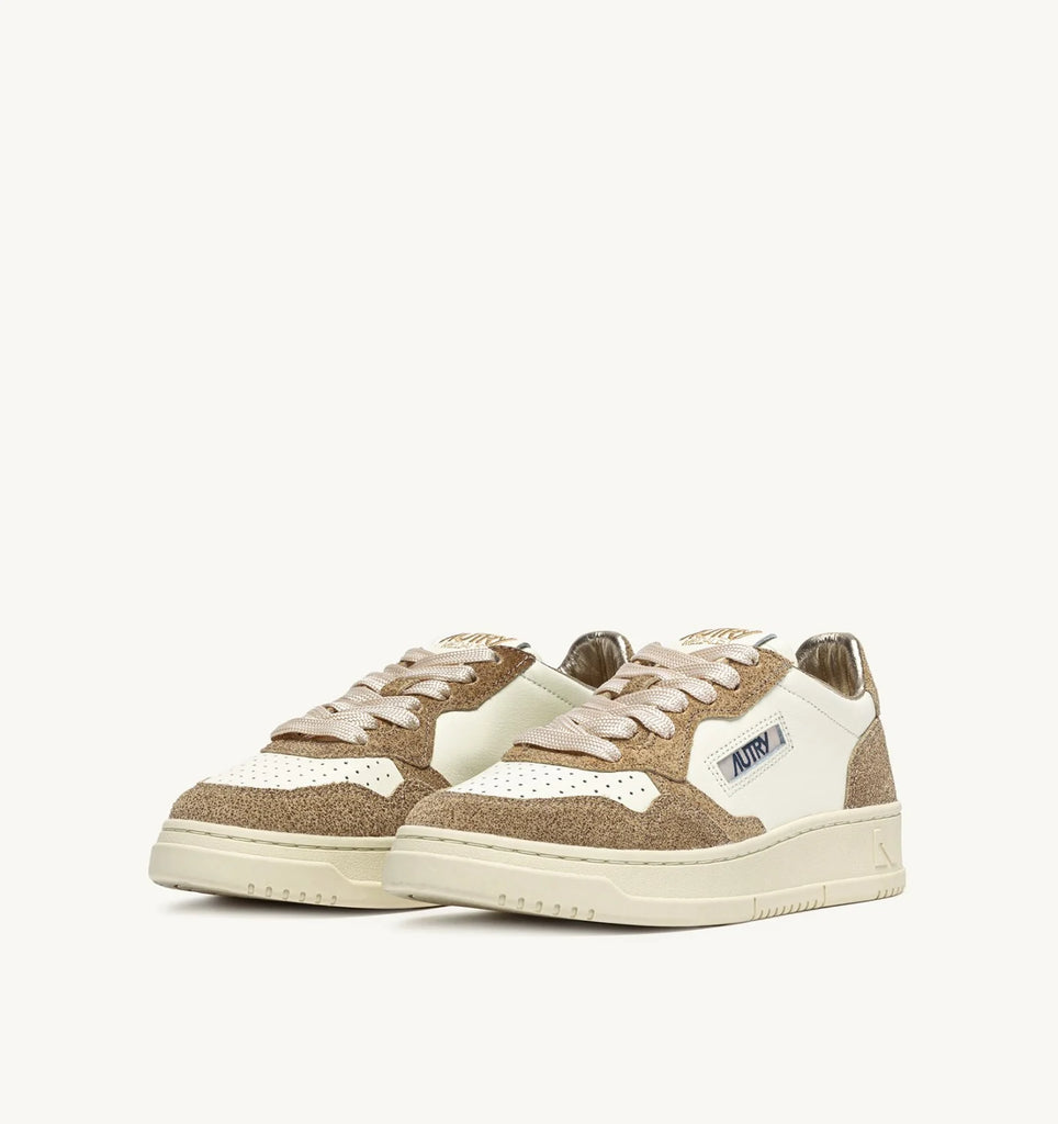 AUTRY Sneakers Medalist Low In Pelle Bianca e dettagli Strass Sabbia