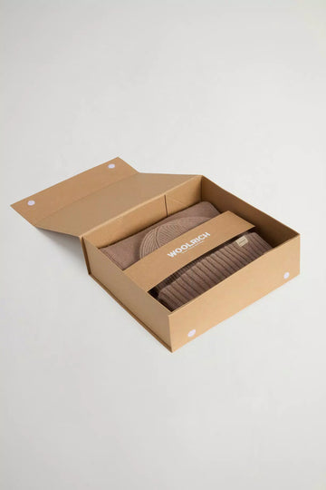 WOOLRICH Set regalo con berretto e sciarpa in misto lana