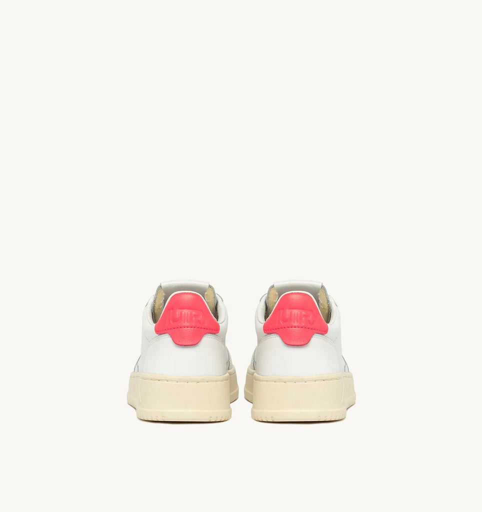 AUTRY Sneakers Medalist Low In Pelle Bianca e Corallo