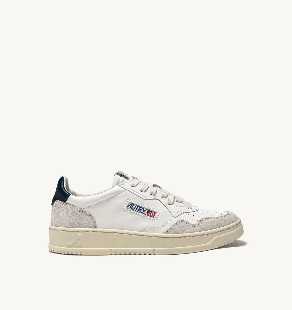 AUTRY Sneakers medalist low in suede e pelle bianca e blue