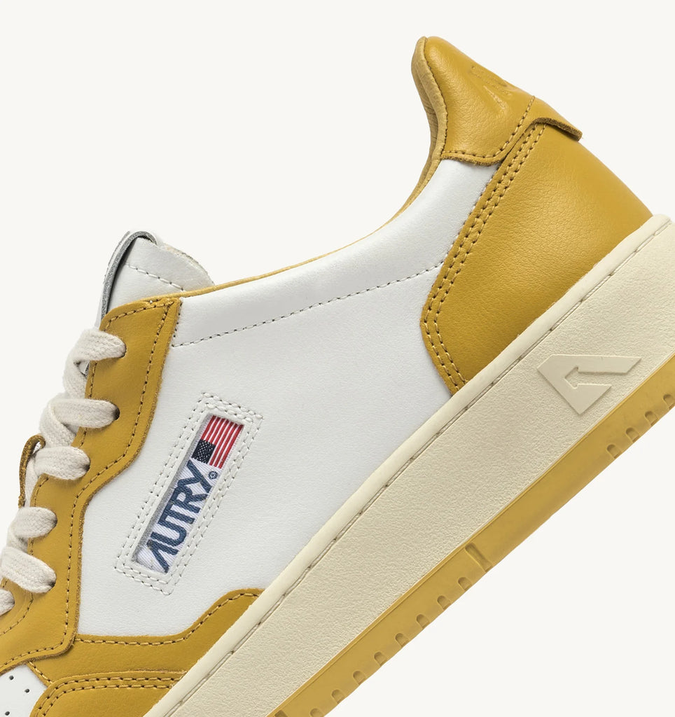 AUTRY Sneakers Medalist Low Bicolor In Pelle Bianca e color Miele
