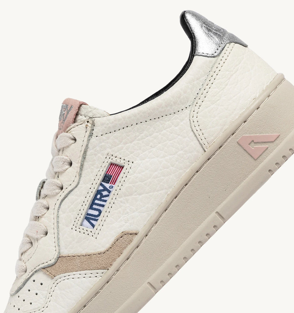 AUTRY Sneakers Medalist Low In Pelle Effetto Elephant e Dettagli Argento e Cipri