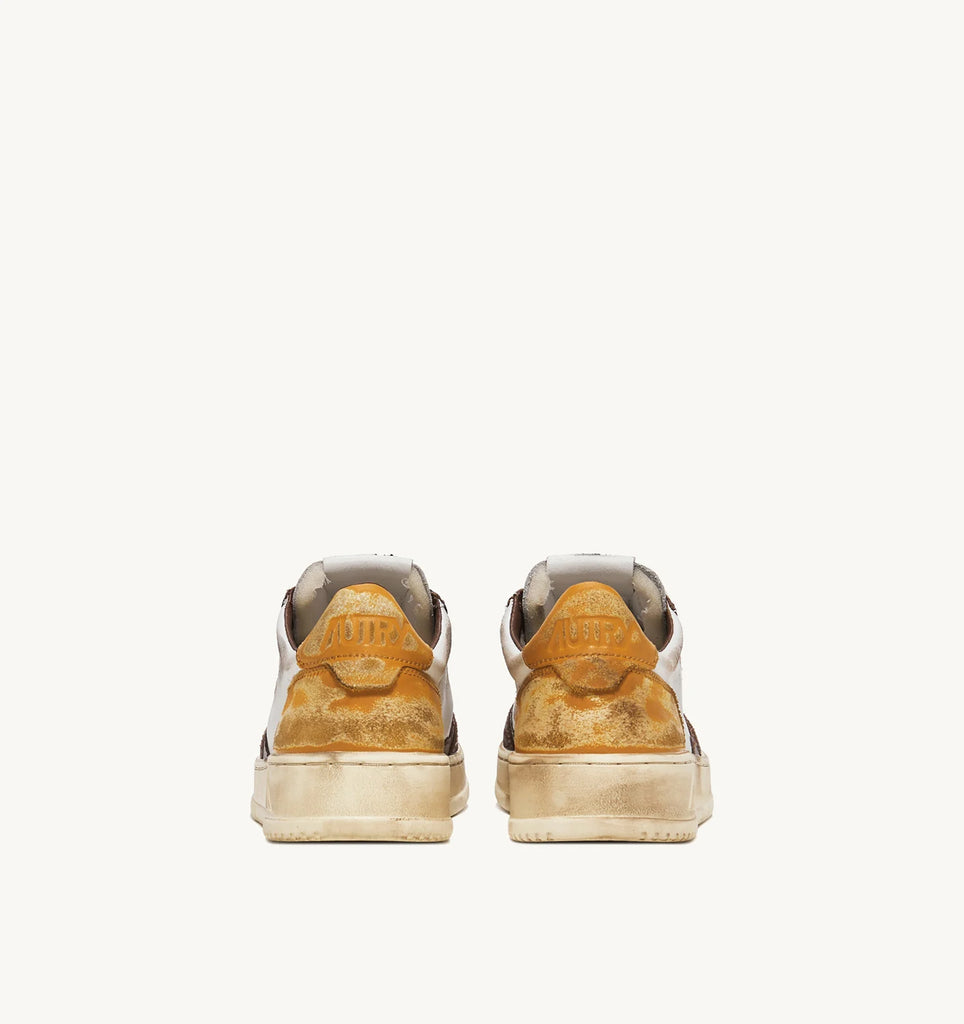 AUTRY Sneakers Medalist Low Super Vintage In Pelle Bianca Honey e Marrone