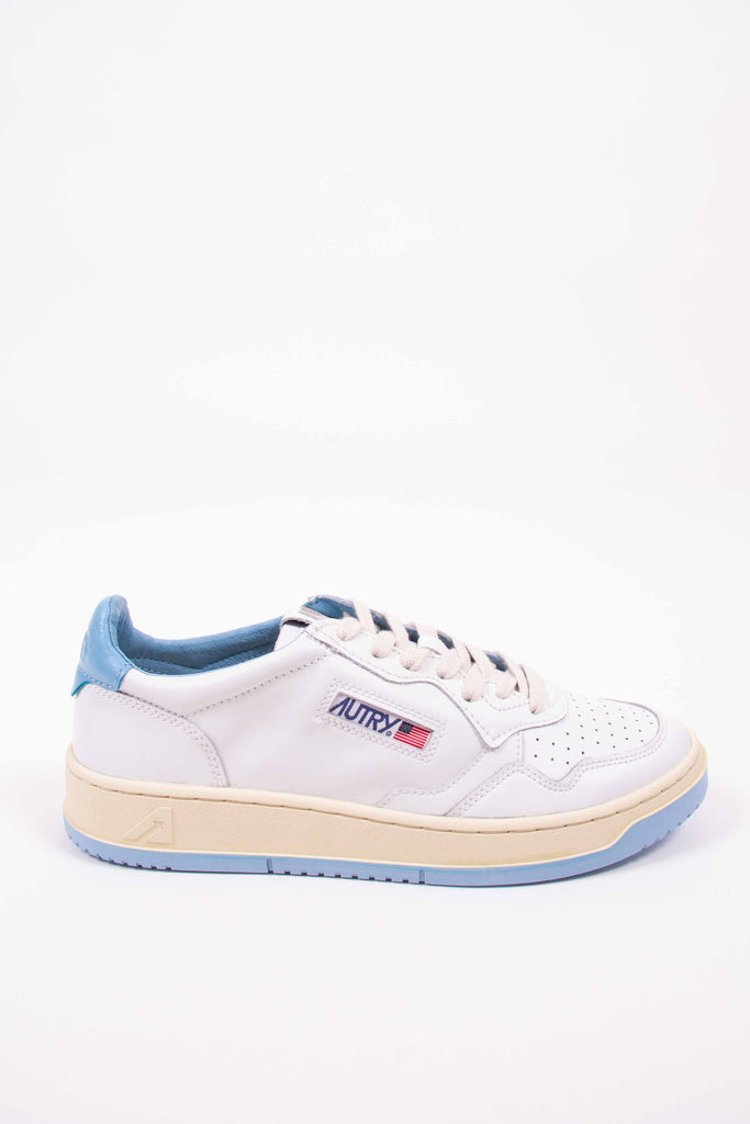 AUTRY  SNEAKERS MEDALIST LOW IN PELLE BIANCO AZZURRO