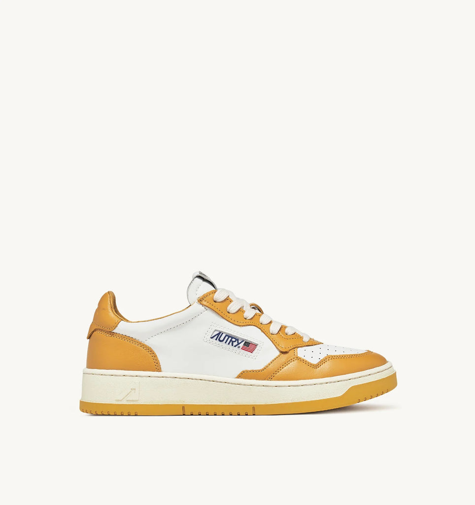AUTRY ACTION SHOES Sneakers Medalist Low in pelle bianco giallo